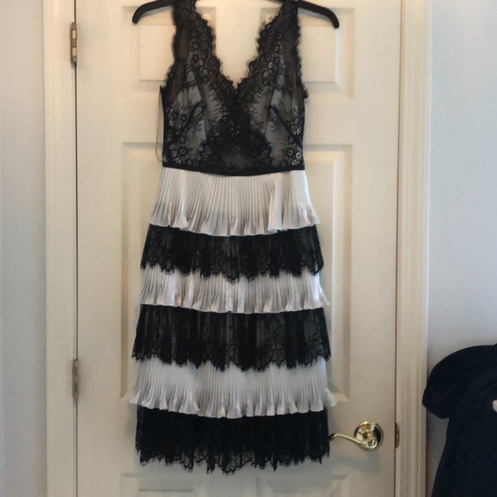 NWT Marchesa Notte Tiered Lace Midi Dress